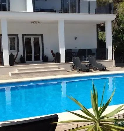 Boutique Los Pinos دينايا